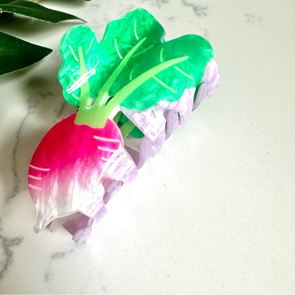 2/$30🌵 Red Radish Beet Claw Clip Hair Accessory Veggie Vegetarian Acrylic NEW - Picture 6 of 9